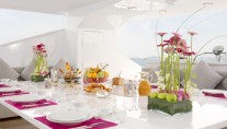Motor Yacht OUT - Sundeck Dining
